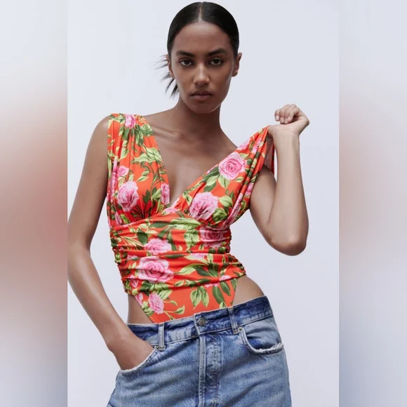 🌞Zara Drape Deep-neck Ruched  Floral Bodysuit Top Floral Sleeveless NWOT - Picture 4 of 16